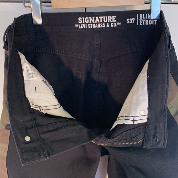 Levi’s Signature (30”x30”) - Picture 15 of 16